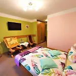 Aga - Komfortowe Pokoje Z Lazienkami - Aneks Kuchenny - Doskonala Lokalizacja Blisko Centrum - Parking W Cenie Pobytu - Zapraszamy!